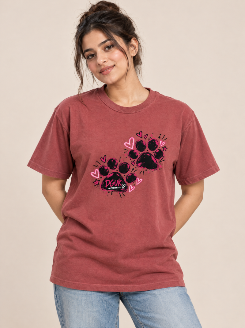 womenlittle paw tee model